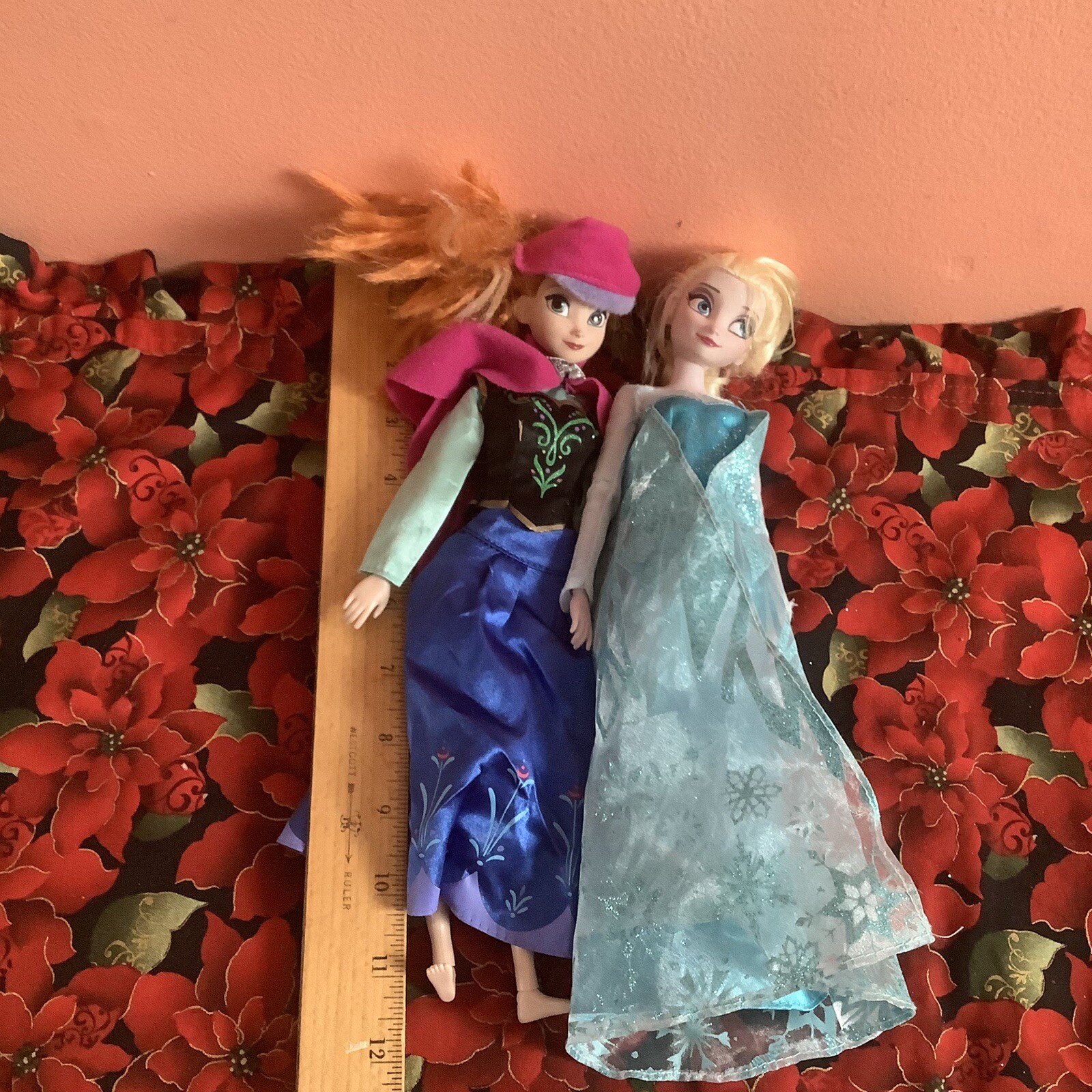 Disney Frozen Anna and Elsa Dolls. No Shoes. Read