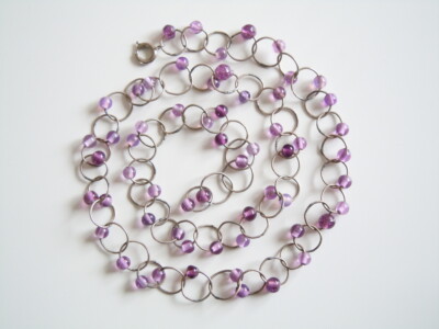 Collier Vintage Années 50/60 - 23 Perles En Pâte De Verre Violette Striée - Longueur Mi-longue - Occasion