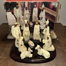 Kirkland's SENTIMENT 9 Piece Christmas Nativity Set Carved Resin Wood Base Box
