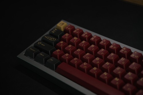 Custom 65% Mechanical Keyboard (Japanese Keycaps, Poppy and Creamy) READ DESC! - Picture 5 of 22
