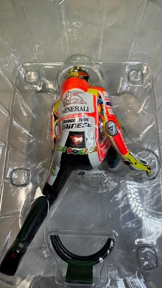 valentino rossi minichamps  Quatar 2011  Figurina Riding 1:12 - Immagine 3 di 4