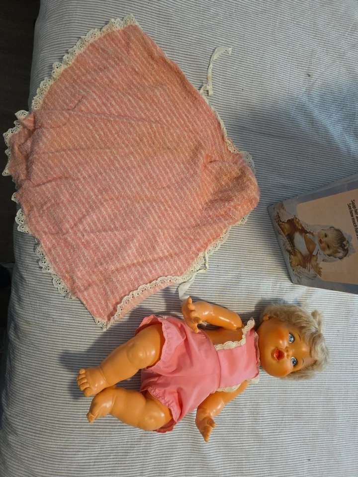 收藏家-1973 Ideal Rub A Dub Dolly 带 OG 盒 & OG 粉色毛巾 — 第 4/4 张图片