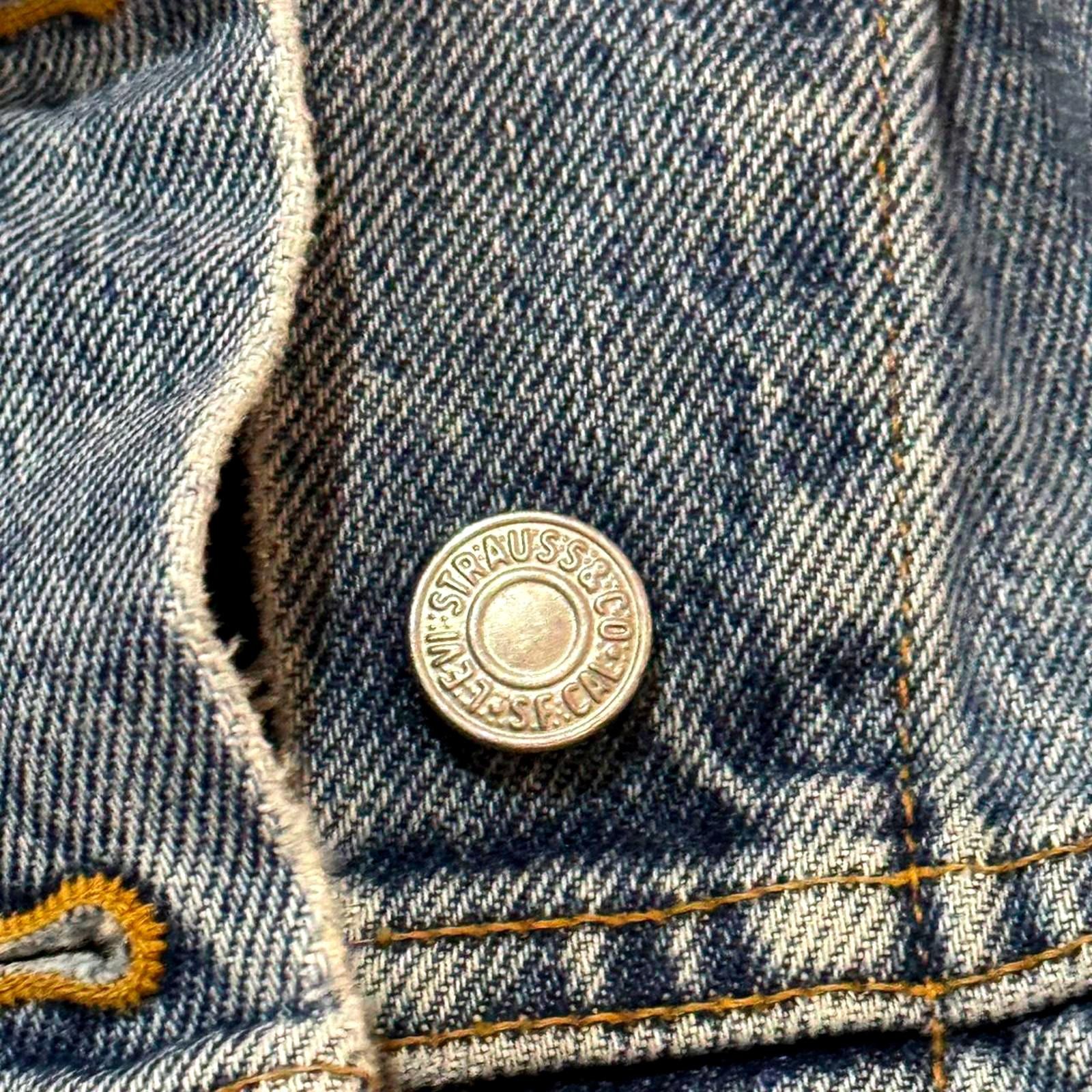 Ultra-Rare Iconic Vintage 90's - Y2K Levis Strauss & Co | Denim Jacket |Size S image 4