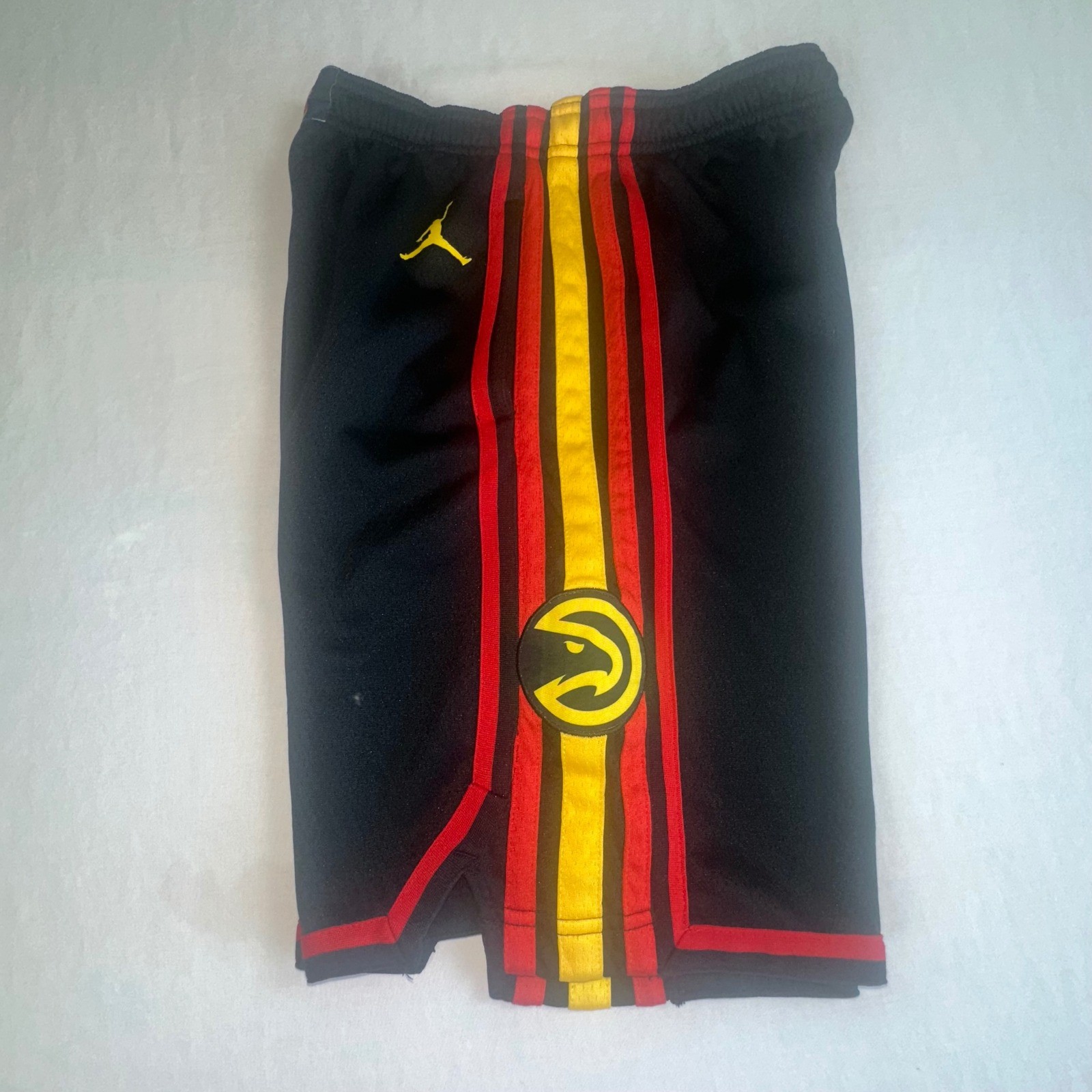 Jordan NBA Basketball Athletic Shorts Kids Atlanta Hawks Black Red Yellow Size L thumbnail 3