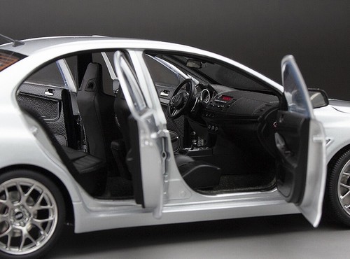 Sunstar 1/18 Mitsubishi Lancer Evolution X - Silver Metallic-(New tooling)-5821 - Picture 10 of 10
