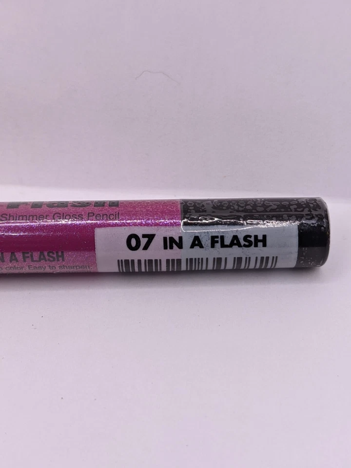 Nuevo lápiz brillante cobertura completa con flash de labios MILANI - 07 EN UN FLASH. Foto 4 de 4