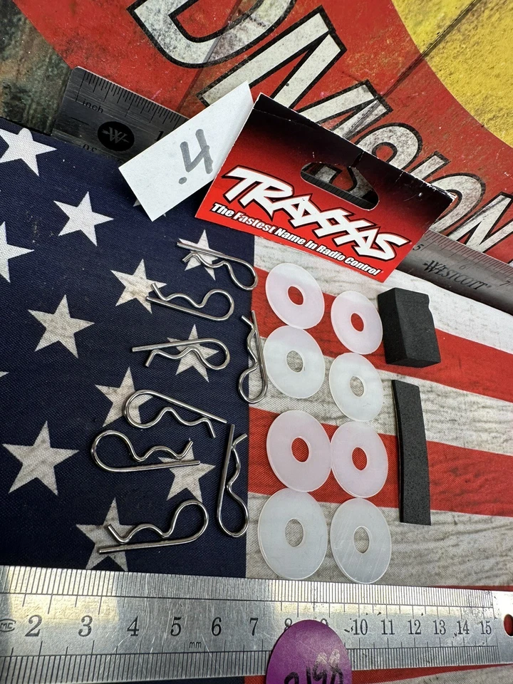 TRAXXAS Body Clips & Body Washers: BODY CLIPS 8pc. / WASHERS 8pc. -NEW- - Image 3 of 4