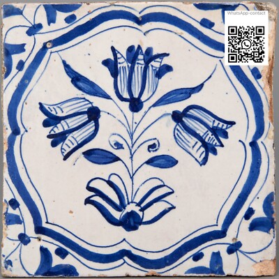 Nice Dutch Delft Blue tile, three tulip in accolade, first half