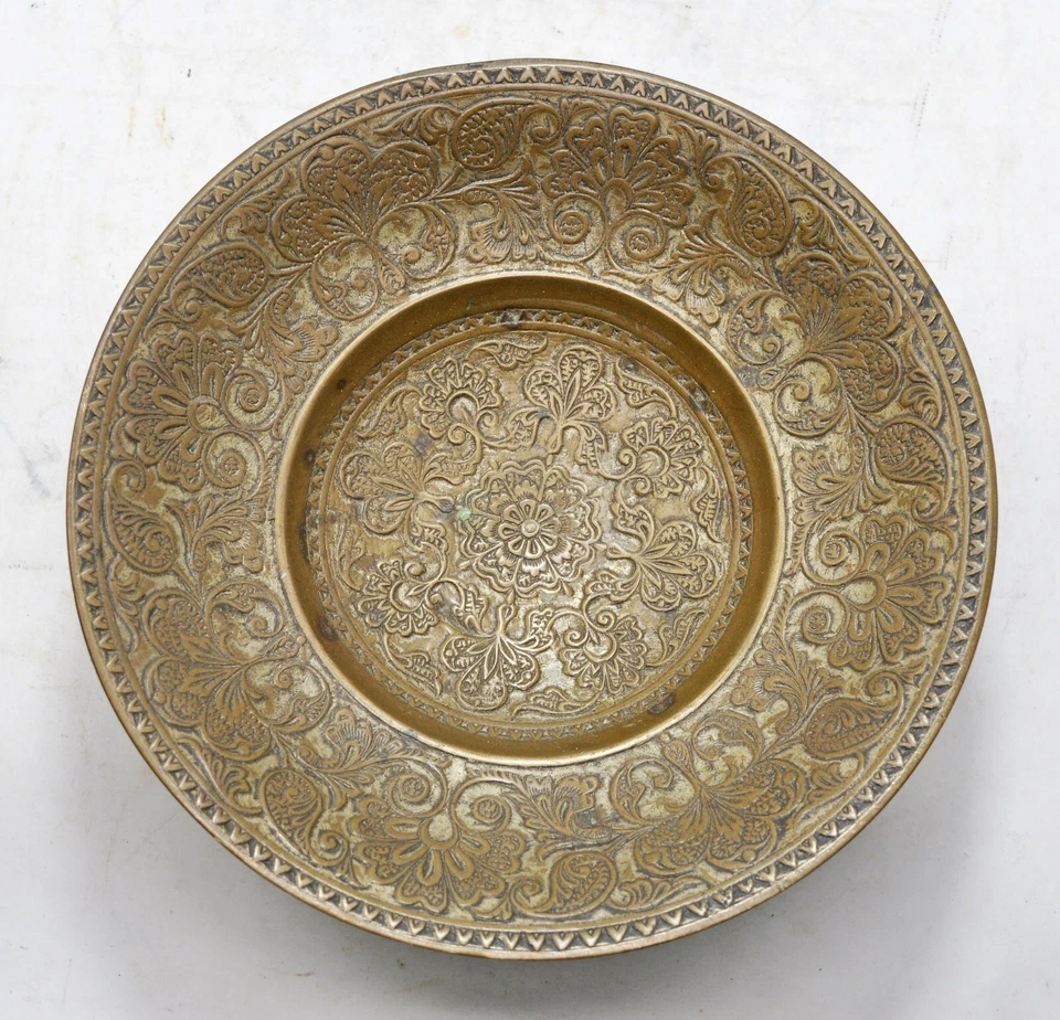 Antique Brass Round Plate Original Old Fine Floral Mughal Engraving Collector's - Image 3 of 4