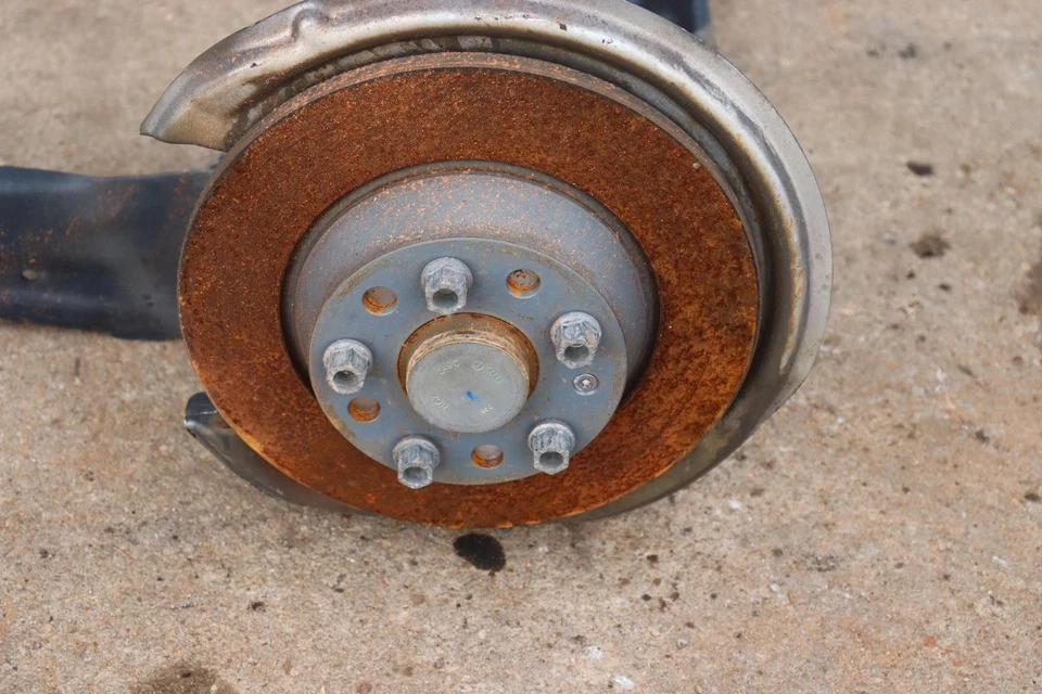 VOLKSWAGEN TIGUAN 2009-2017 TRACCIÓN DELANTERA EJE TRASERO IZQUIERDO NUDILLO BUJE BRAZO DE CONTROL OEM Foto 2 de 4