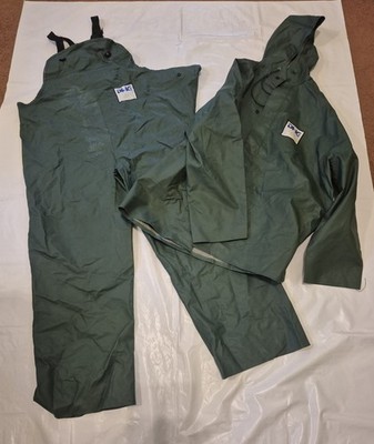 Dutch Harbor Mens XL  Green Rain Gear Hooded Workwear Fishing Boat Crabbing SUIT