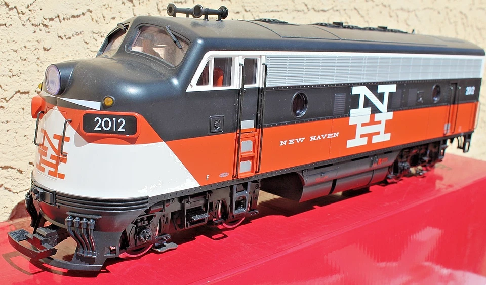 BEAUTIFUL LGB 28570 NEW HAVEN F7-A UNIT Powered Diesel Locomotive~LIKE NW in Box - Image 3 of 4