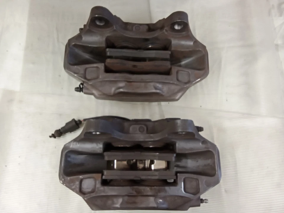 Juego de pinzas de freno delanteras Brembo izquierda derecha OEM 2007-2015 Volkswagen Touareg Foto 3 de 4