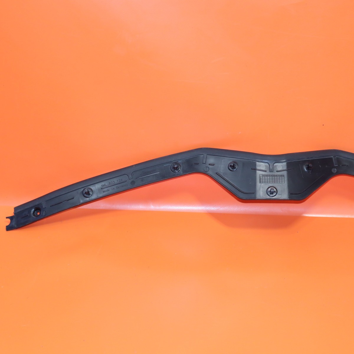 LAMBORGHINI URUS HOOD SEAL FRONT 2019 2020 2021 2022 2023 2024 4ML823124 OEM