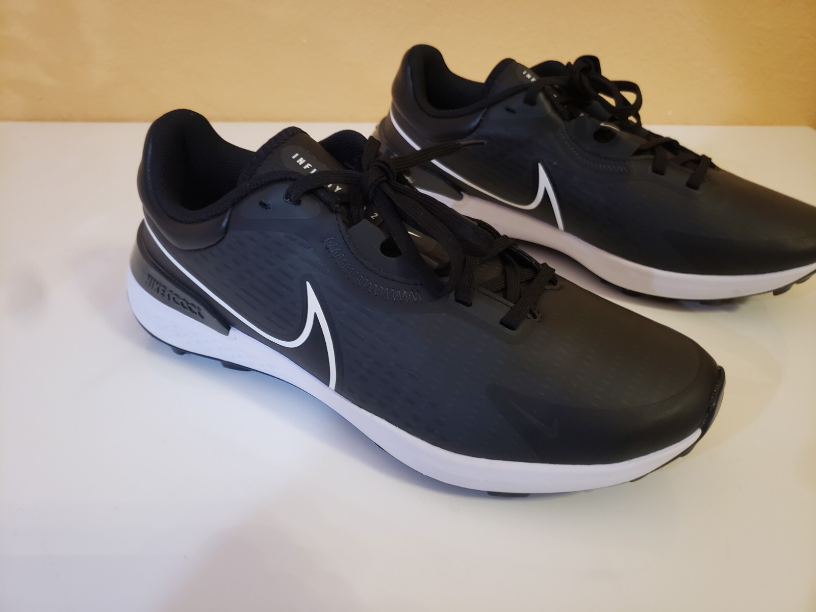 Zapatos de golf para hombre Nike Infinity Pro 2 negros blancos DM8449-015 talla 10,5 de ancho