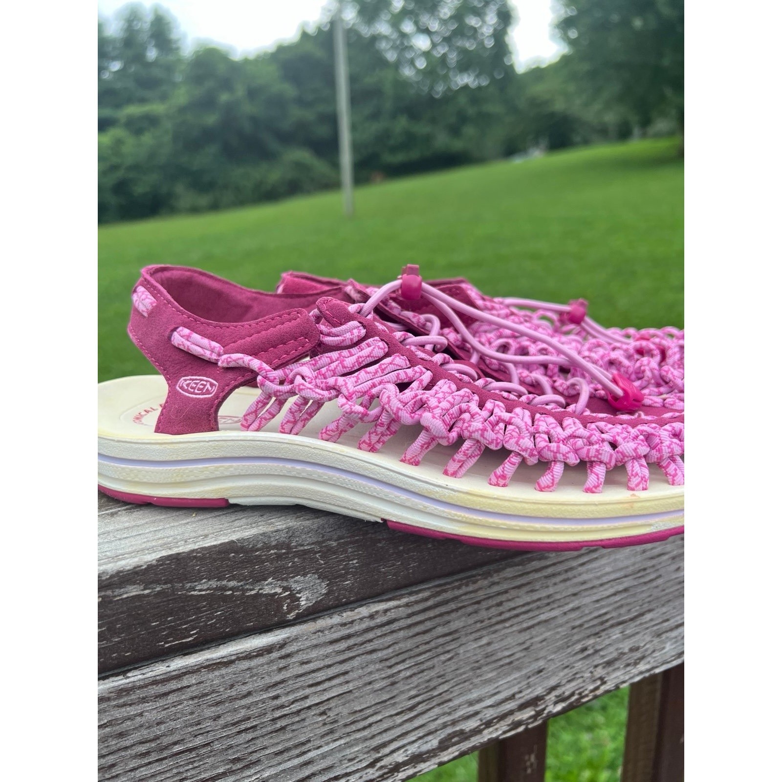 Sandali donna Keen Uneek in paracord taglia 10. Colore rosa bianco.
