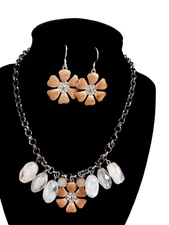 New York And Company Spring Flower Statement Necklace Earring Vintage Set