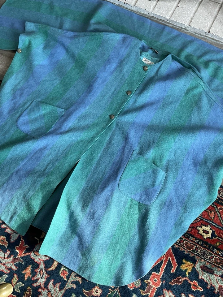 Vintage AVOCA Ireland Blue And Green Tweed Wool Cape 70’s Size 1 Donegal - Image 4 of 4