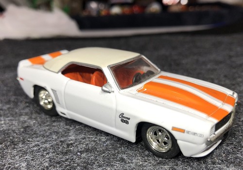 JADA Dub City BigTime Muscle LOOSE 1969 Chevy Camaro Die Cast Car 1:64 White - Picture 3 of 10