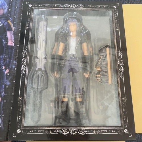 FINAL FANTASY XIII - figurine Play Arts Kai Snow