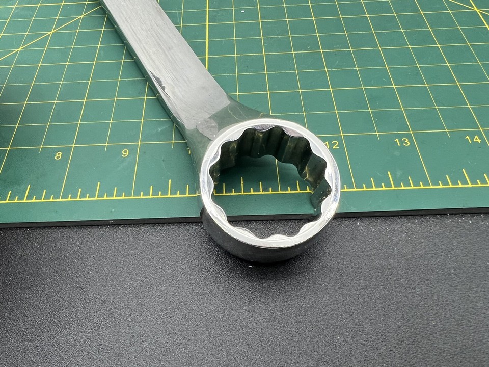 Snap On Tools XB3638A 10° Offset 12 Pt. 11/8” & 13/16” SAE Box End