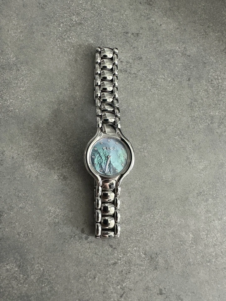 Reloj de cuarzo para dama EBEL BELUGA Mini con esfera azul madreperla diamante Foto 4 de 4