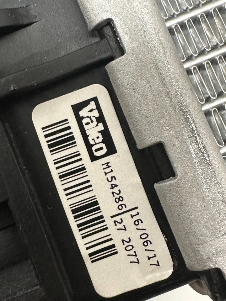 Genuine Mercedes-Benz CL550 S350 S400 Radiator 735298 Valeo - Image 3 of 4