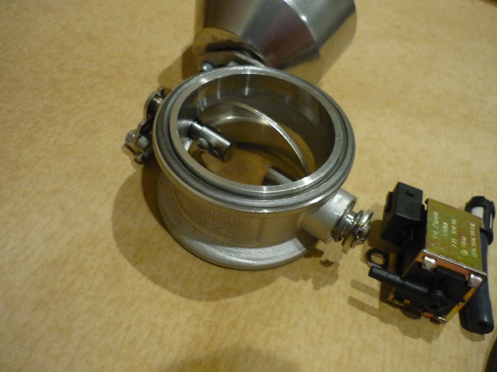 Ferrari F355 Valves with pipe Set P/N 35521055
