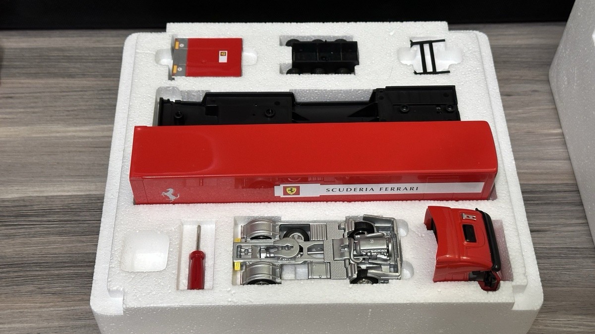 Kyosho 1/64 Ferrari F1 Transporter Iveco LD 2002 Scuderia Team