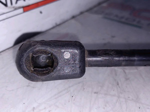 Stoßdämpferstange für die vordere Motorhaube  VOLKSWAGEN POLO 3a Serie 1.6 Ber.