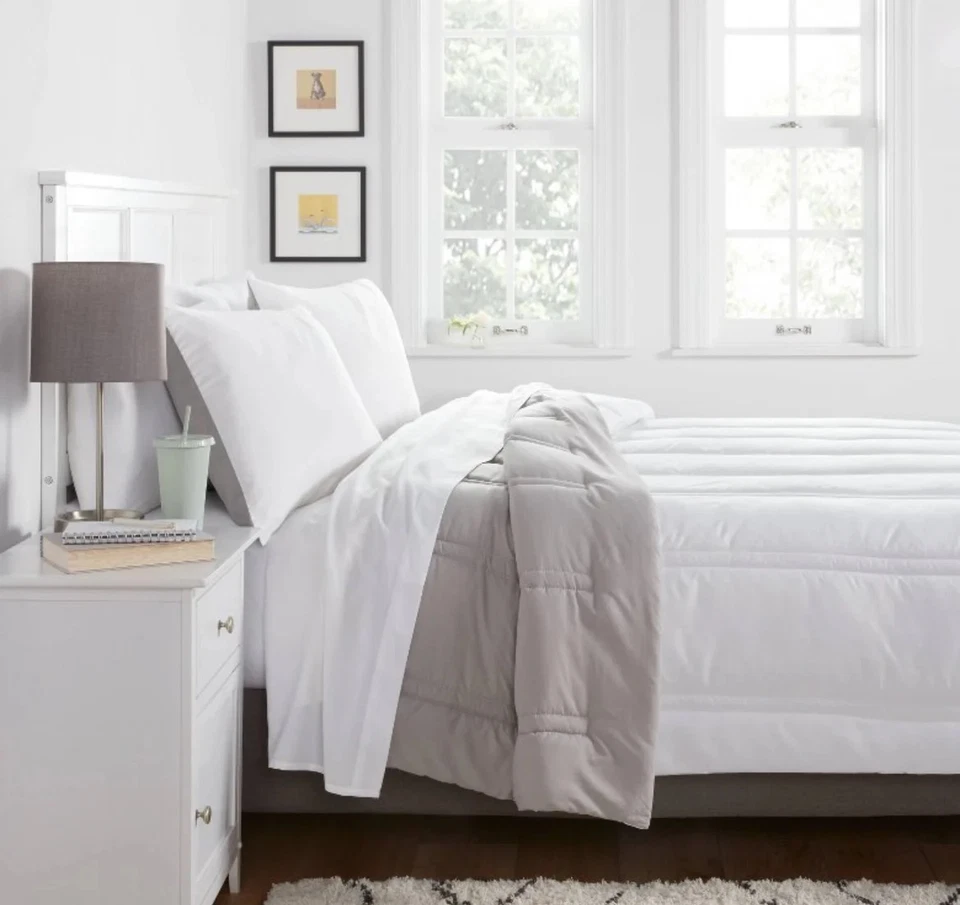 Room Essentials Full/Queen Lofty Microfiber Comforter, New - Image 2 of 4