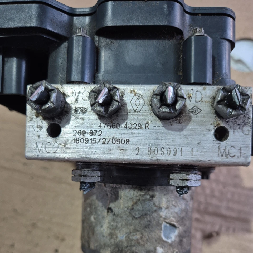 Renault Master MK3 (2010-2019) 2.3 DCI  ABS Pump + ECU 476604029R/476602361R - Image 2 of 4