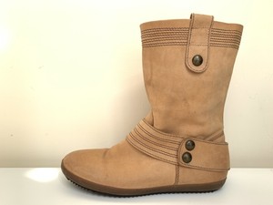 clarks flat boots