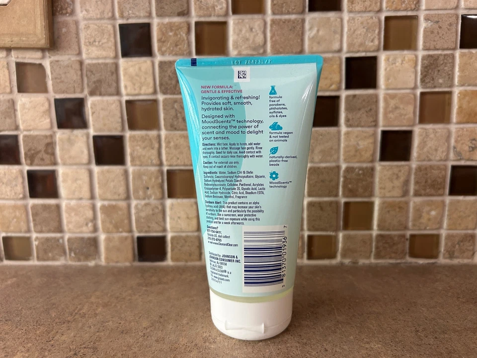 14 Pack Clean & Clear Deep Action Exfoliating Scrub Oil Free 5 Oz Each - Image 3 of 4