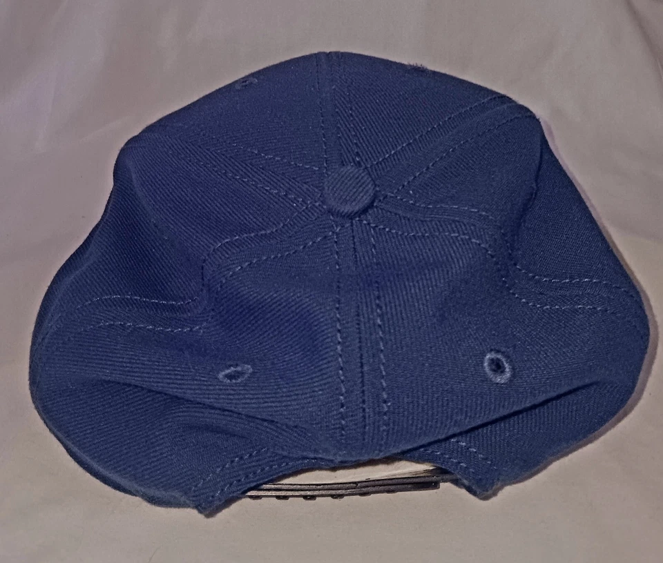 Sombrero canadiense de raíces de hoja de arce Foto 3 de 4