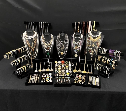 235 pc Antique Vintage Estate Costume Jewelry Some Signed. Lot 722