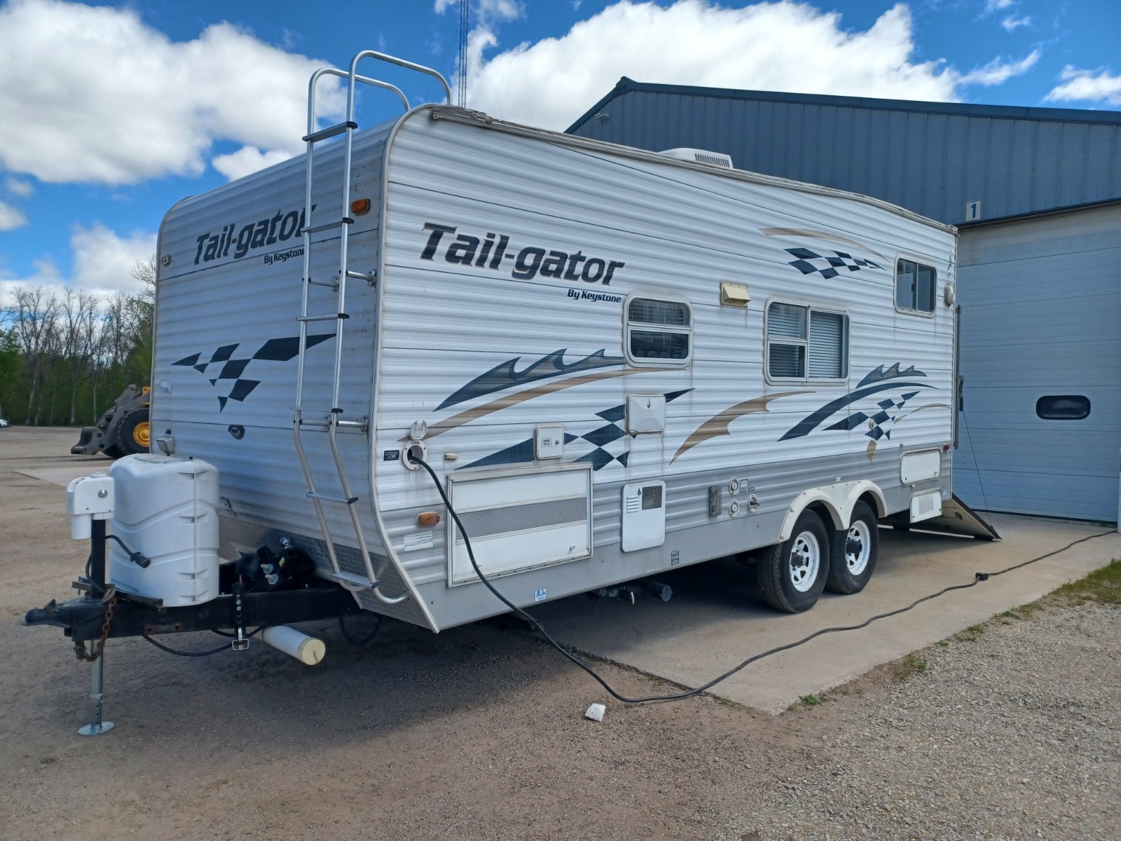 2003 Keystone Tail-Gator- Camper/Toy Hauler.