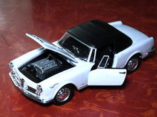 Welly 124 Alfa Romeo 2600 Spider 1960 Alloy Diecast Vehicle Car Model