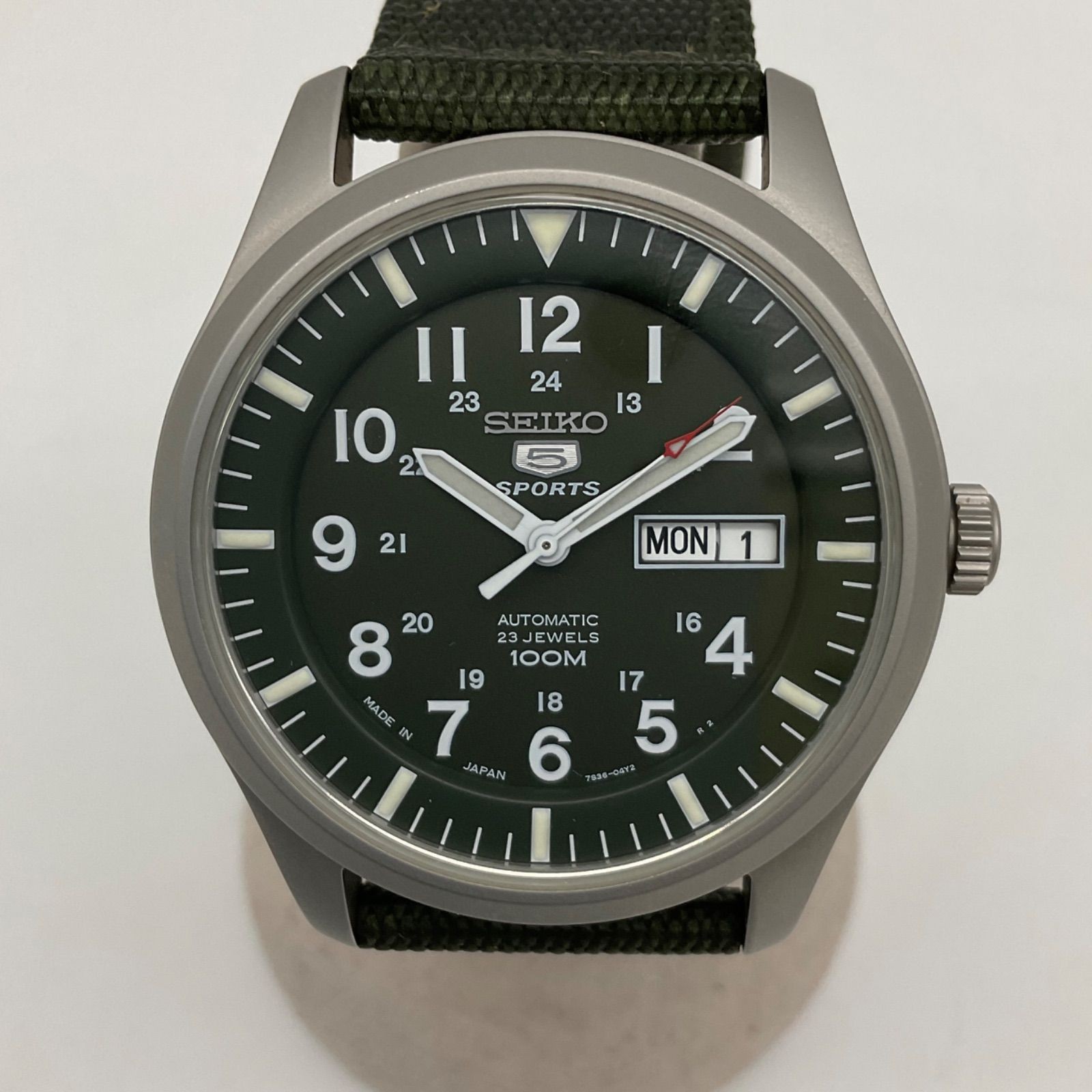 Seiko 5 Sports 7S36-03J0 SNZG09K1 Day Date Stainless Steel Automatic Mens Watch