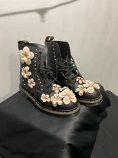 Wedding Dr Martens black large white flowers floral boots 3D 8 hole Size US 9