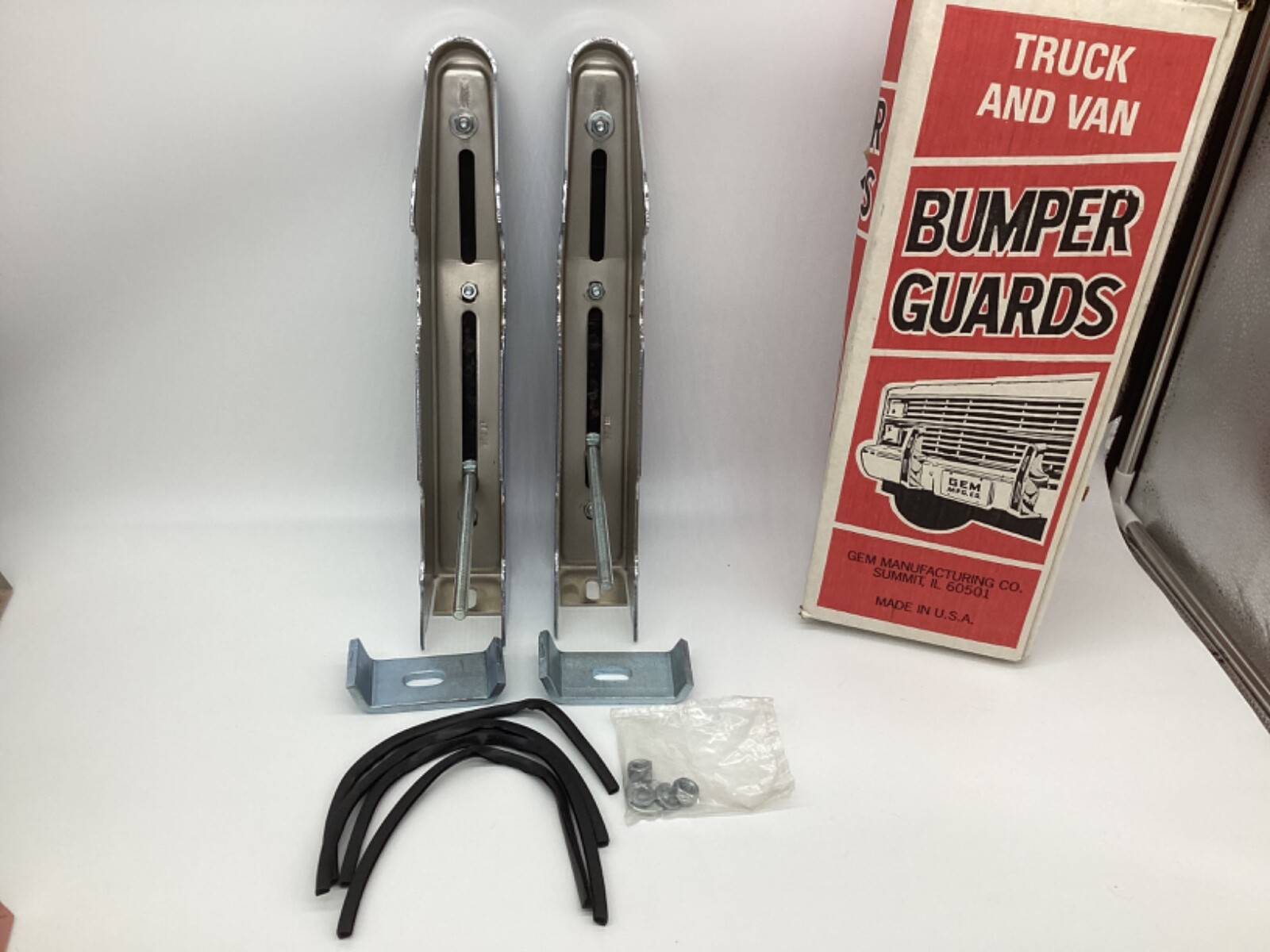 NOS GEM 97 Ford F150 2 x 4 front bumper fender guards truck 1997