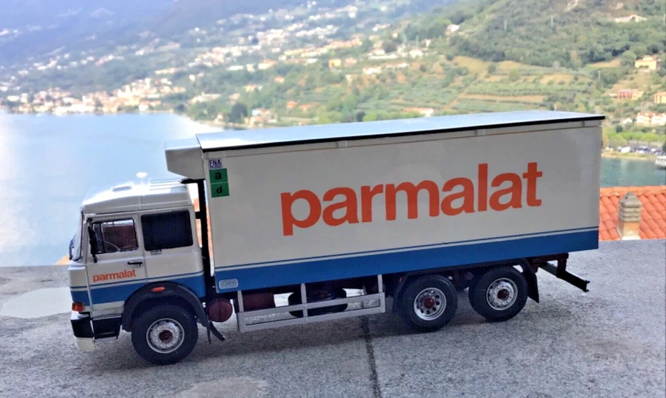 Camion Vintage PARMALAT Iveco 190 anno 1981  Die Cast Model 1/43 - Immagine 2 di 4