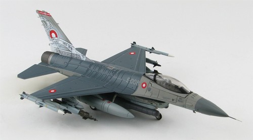 Hobby Master 1:72 F-16BM Falcon Flyvestation Skrydstrup DanishAF 66th Ann HA3881 - Picture 6 of 7