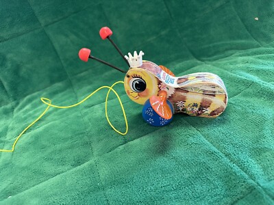 Vintage 1972 Fisher Price #444 Queen Buzzy Bee Wooden Pull Toy