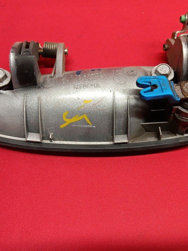 1997 - 2005 Chevy Buick Pontiac Olds FRONT RIGHT PASSENGER Door Handle 10439371 - Picture 4 of 6