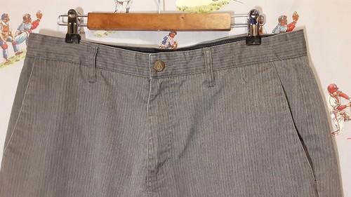 🛹 Volcom Mens Corpo Class Shorts Mens Size 34x9 Flat Front Gray Stripes - Picture 4 of 13