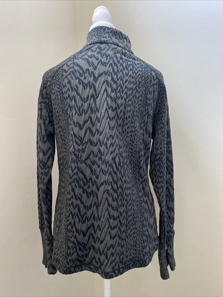 Lucy Animal Print Women 1/4 Zip Sweater Size Large - Imagem 3 de 4