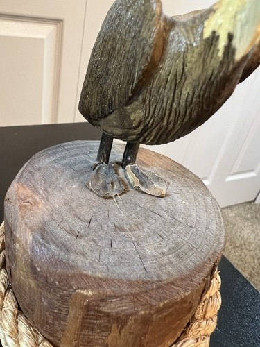 8" Carved Wooden Pelican On Wood Post With Rope Vintage READ - Picture 5 of 9