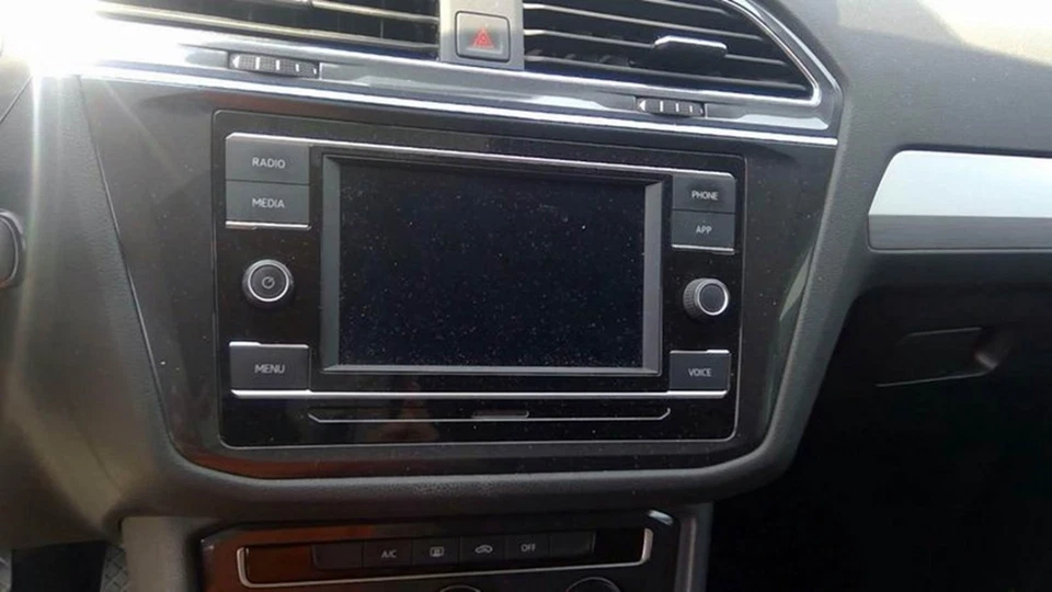 2018-2020 Volkswagen Tiguan Radio Receiver Center Dash Mounted ID 5G6035868 OEM - Image 4 of 4