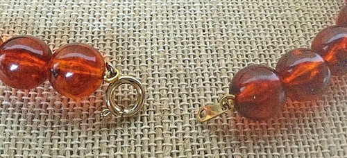 "Collar Vintage Cálido Ámbar Lucita y Cuentas Tono Dorado 17"" Cierre de Primavera Estate" - Imagen 4 de 7